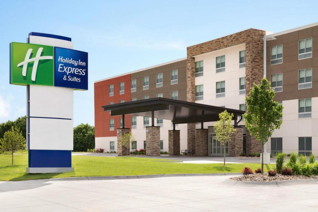 Holiday Inn Express & Suites - Warsaw - E Center By Ihg Exterior foto
