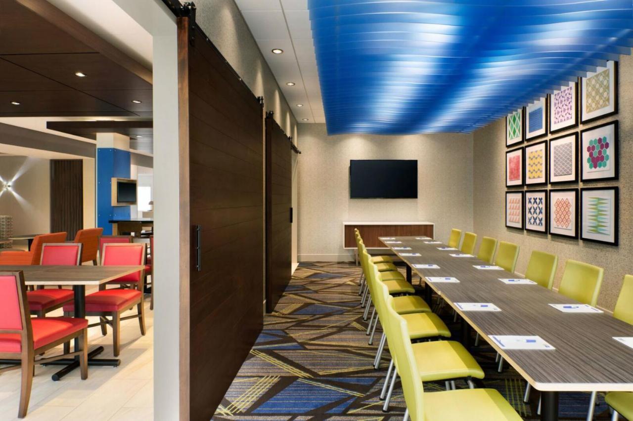 Holiday Inn Express & Suites - Warsaw - E Center By Ihg Exterior foto
