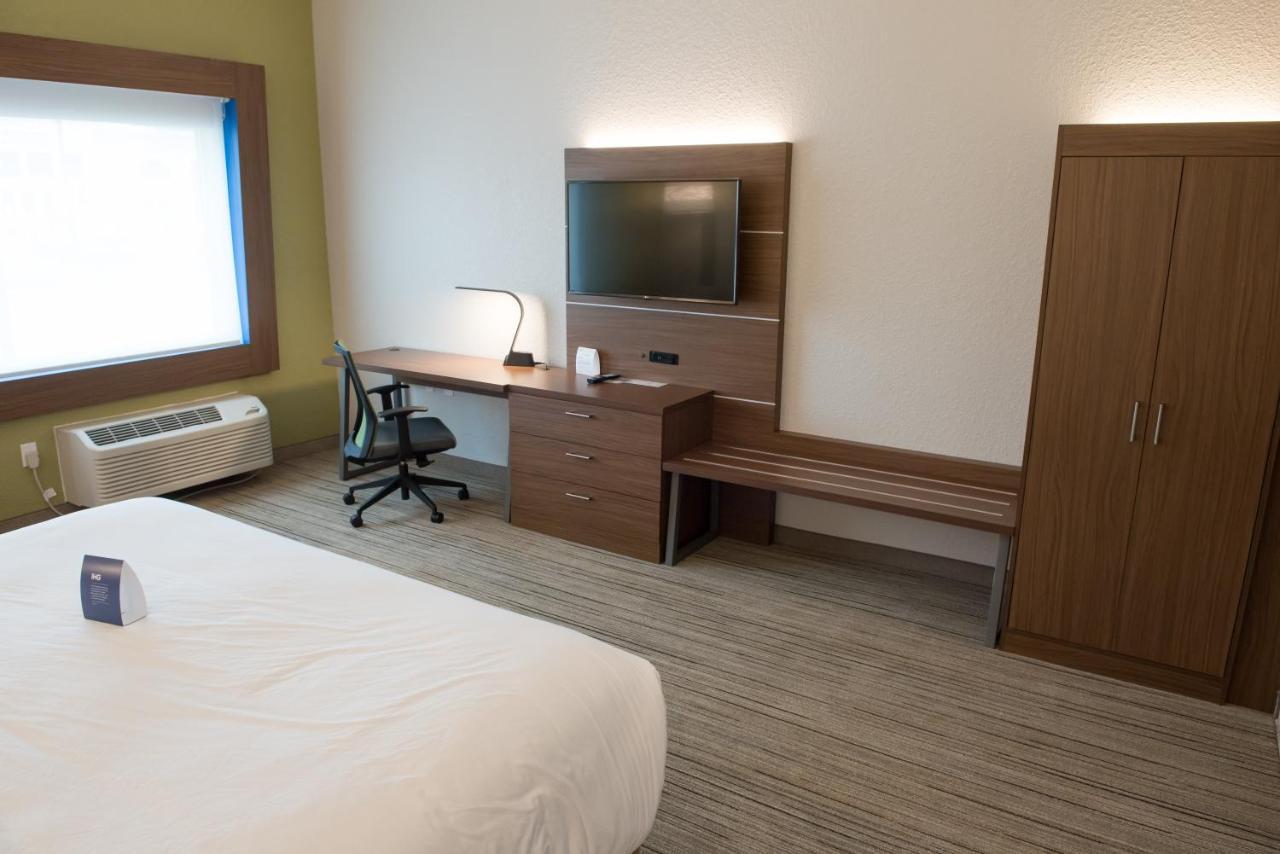 Holiday Inn Express & Suites - Warsaw - E Center By Ihg Exterior foto