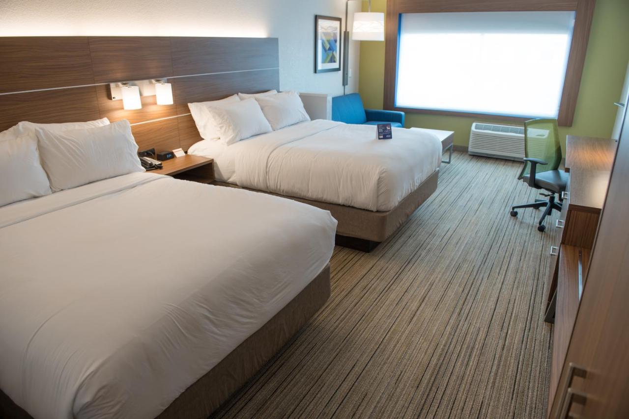 Holiday Inn Express & Suites - Warsaw - E Center By Ihg Exterior foto
