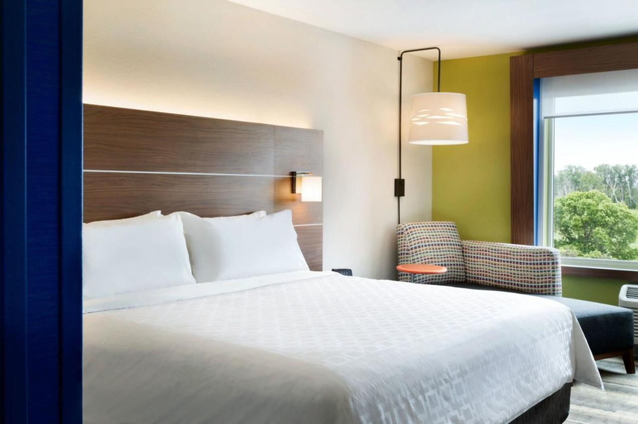 Holiday Inn Express & Suites - Warsaw - E Center By Ihg Exterior foto