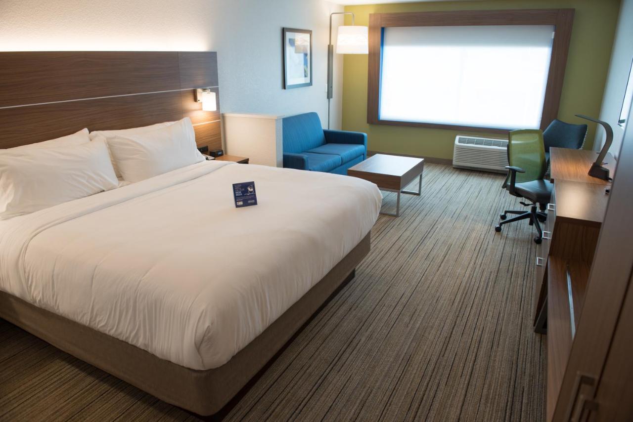 Holiday Inn Express & Suites - Warsaw - E Center By Ihg Exterior foto